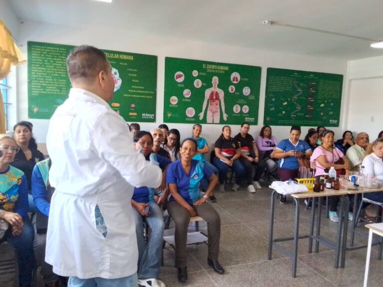 Caravana de la Química desarrolla jornada formativa con docente del estado Aragua