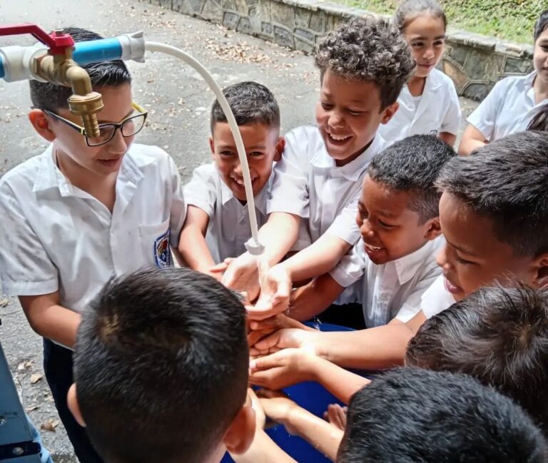 Programa Nacional Semilleros Científicos enseña a niños la importancia del agua para la vida