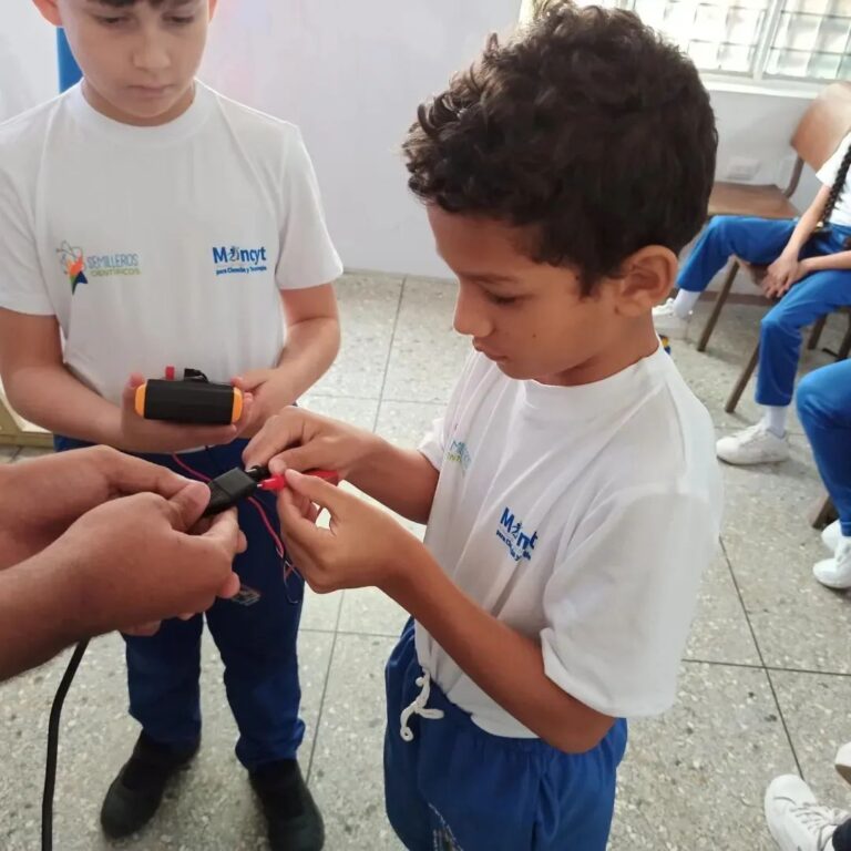 Estudiantes de Falcón exploran fascinante mundo de la robótica educativa y la electrónica