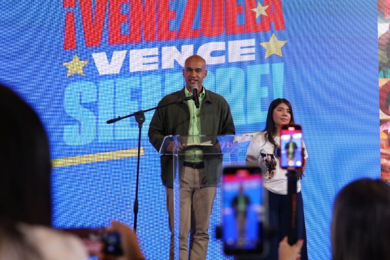 Pueblo de Venezuela da una demostración de civismo y paz en elecciones presidenciales