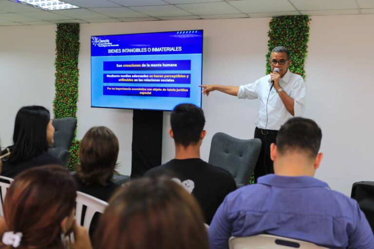 Juventud emprendedora conoce alcance de la Propiedad Intelectual para proteger innovaciones y creaciones
