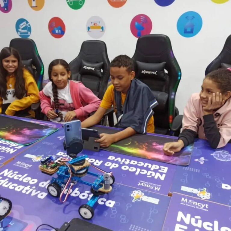 Niños y niñas de Falcón participan en jornada formativa sobre robótica