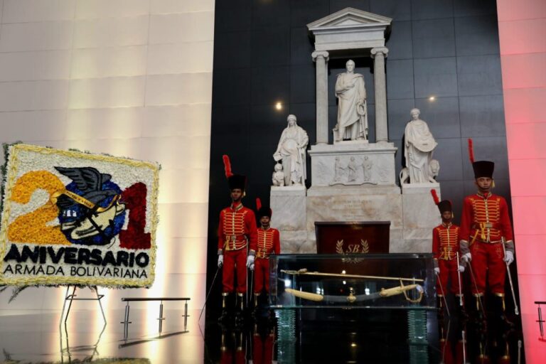 Autoridades venezolanas rindieron honores al Libertador a 241 años de su natalicio