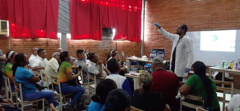 Docentes de Calabozo amplían conocimientos con la Caravana de la Química