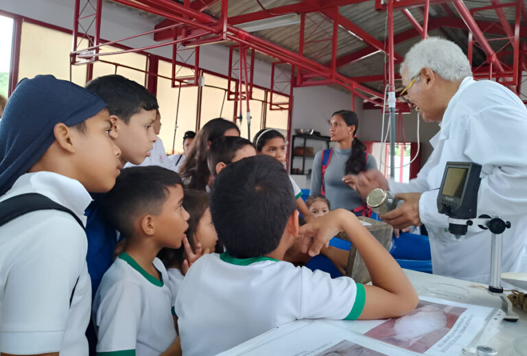 Semilleros Científicos de Portuguesa visitan la Academia de Ciencias Agrícolas