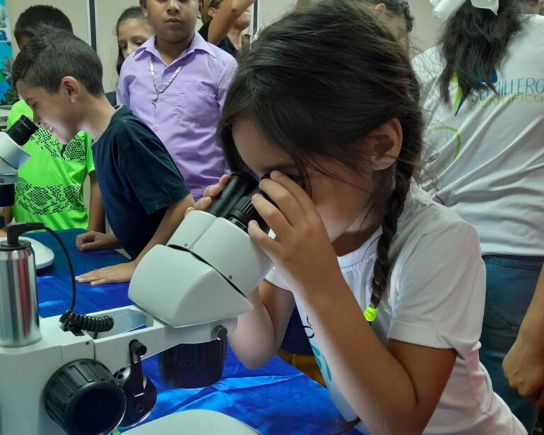 Estudiantes de Nueva Esparta participan en jornada de formación científica y tecnológica