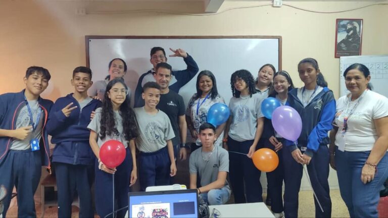 Conati promueve aprendizaje sobre sistemas binarios en estudiantes