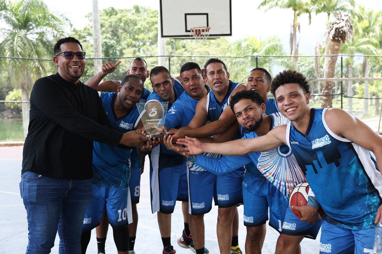 Trabajadores y trabajadoras del Mincyt participan en jornada deportiva y recreativa para celebrar aniversario 25