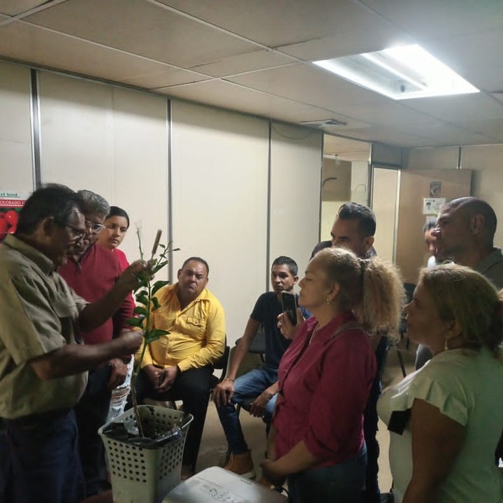 Ingenieros de Fundacite Bolívar participan en taller sobre técnica de injertación de plantas