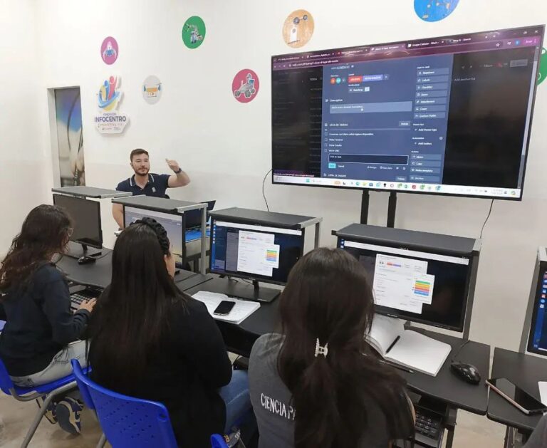 Trabajadores de Infocentro y Fundacite La Guaira reciben formación sobre IA