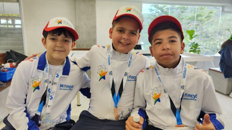 Programa Nacional Semilleros Científicos abre las puertas para la enseñanza de la microscopía electrónica