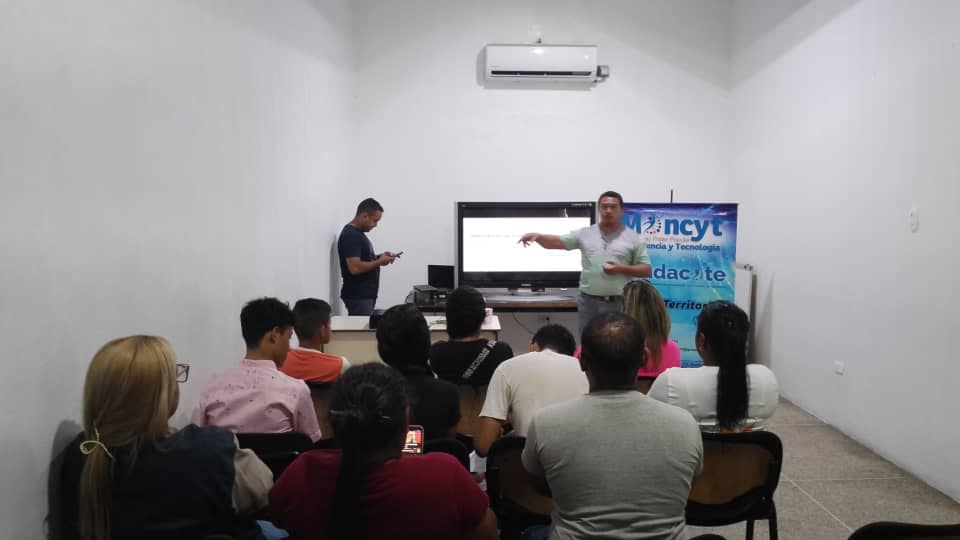 Fundacite Apure Impulsa la Ciencia y la Innovación con Cursos para Jóvenes en Jovalito II El Ministerio de Ciencia y Tecnología, a través de Fundacite Apure, llevó a cabo una exitosa jornada de C-3