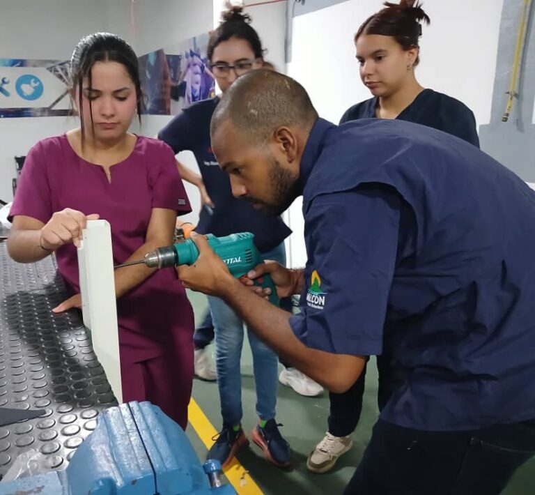 Cayapa Heroica y Unefm diseñan negatoscopio para facilitar diagnóstico odontológico