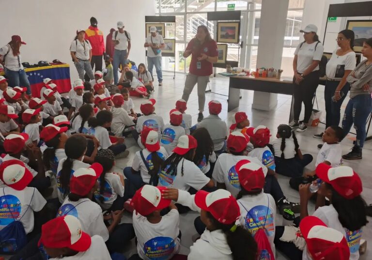 IVIC incentiva amor por las ciencias en semilleros científicos de La Guaira