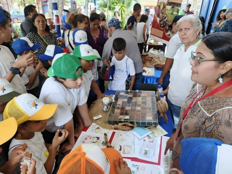 Semilleros Científicos de Aragua aprenden sobre ciencia y producción en vacaciones