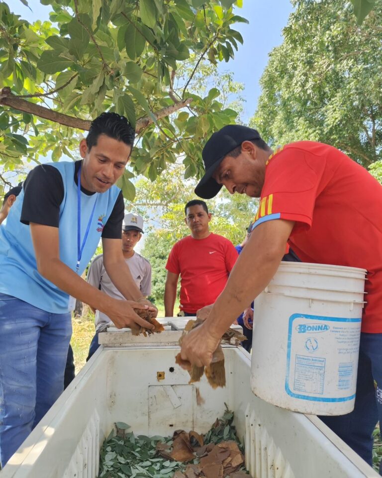 Fundación CIEPE e Instituto Autónomo de la Juventud de Yaracuy comparten experiencias sobre lombricultura