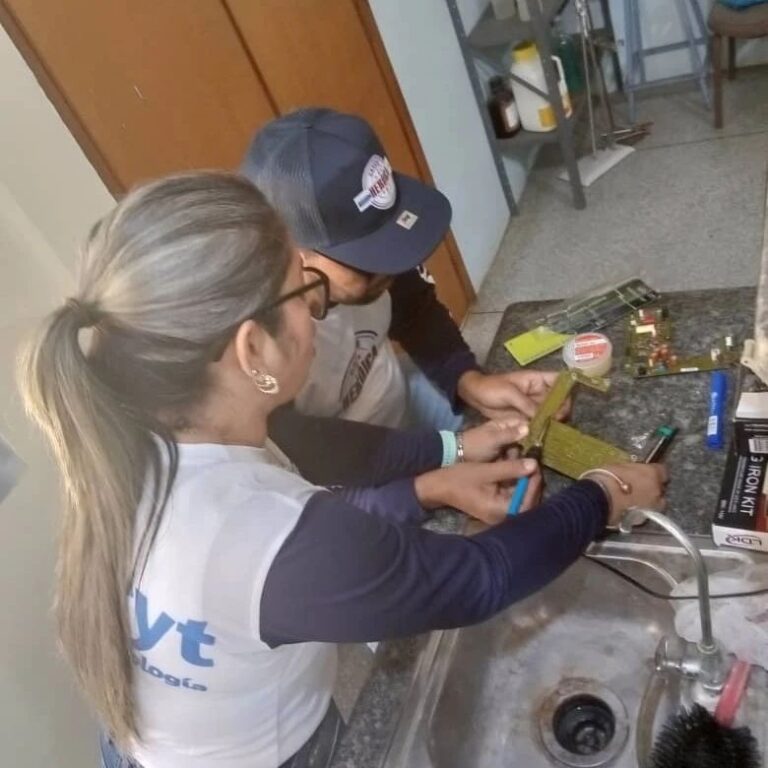 Recuperan equipos del laboratorio de biología de la Universidad Politécnica del Oeste de Sucre “Clodosbaldo Russian”