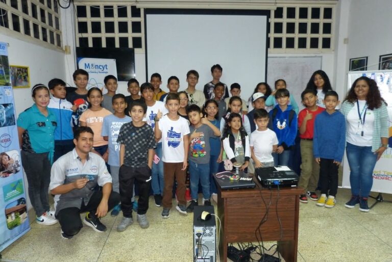 Taller “Un viaje hacia la electrónica” despierta interés de niños y niñas de Aragua por las ciencias