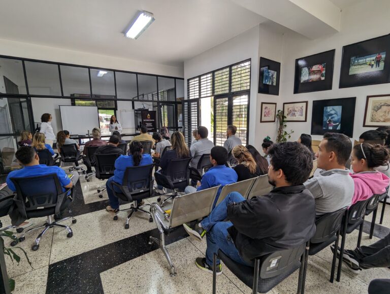 Trabajadores de Cenditel fortalecen habilidades de liderazgo y resolución de conflictos