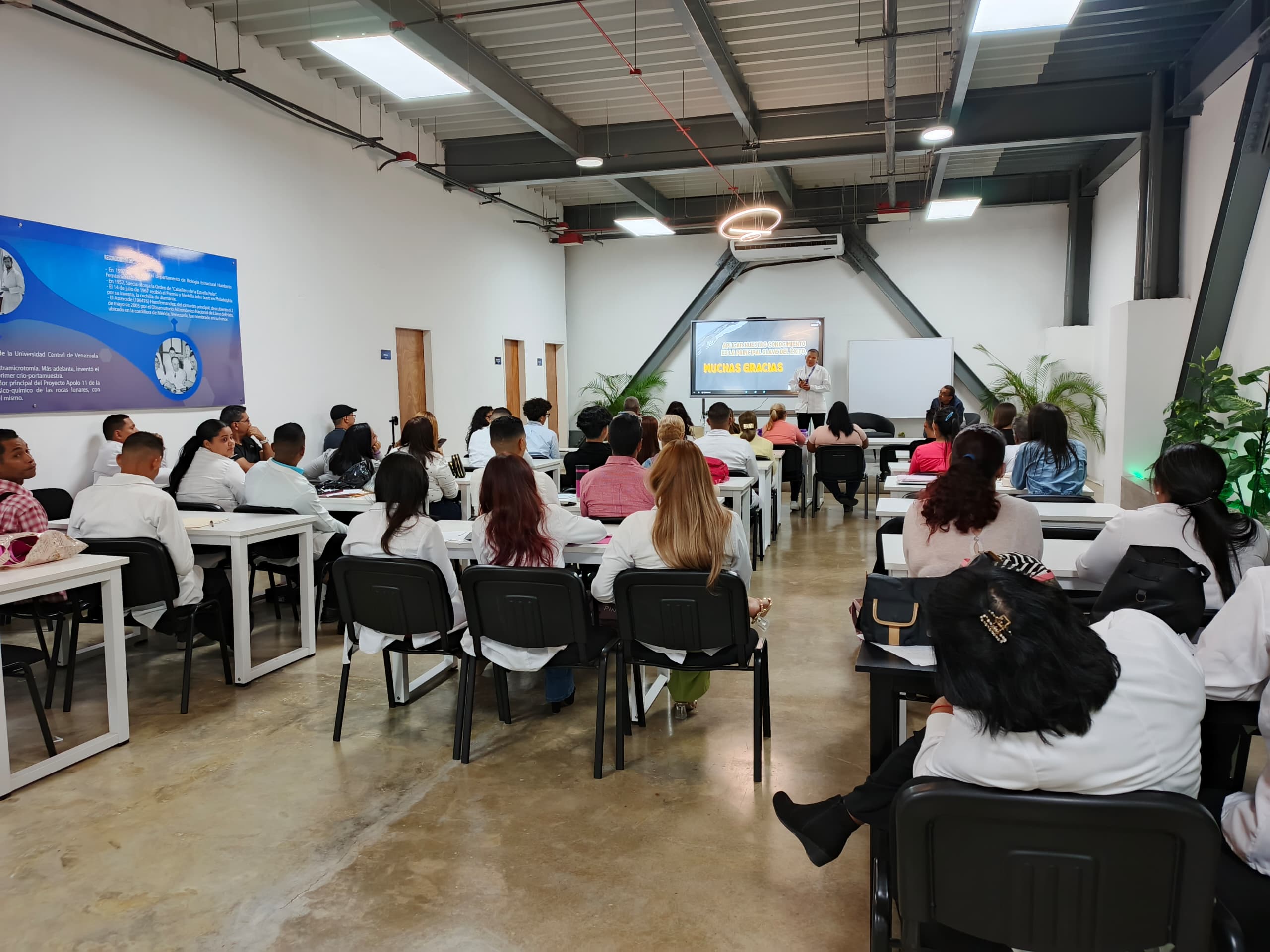 Centro Didáctico para la Enseñanza de las Ciencias recibió a futuros odontólogos de la Patria
