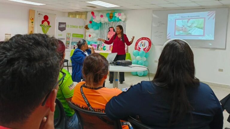 Trabajadoras de Fundacite Delta Amacuro aprenden sobre beneficios de la lactancia materna