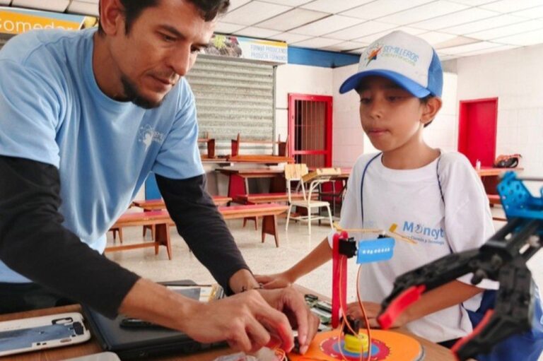 Inces ofrece a los semilleros científicos actividades de robótica y tecnología