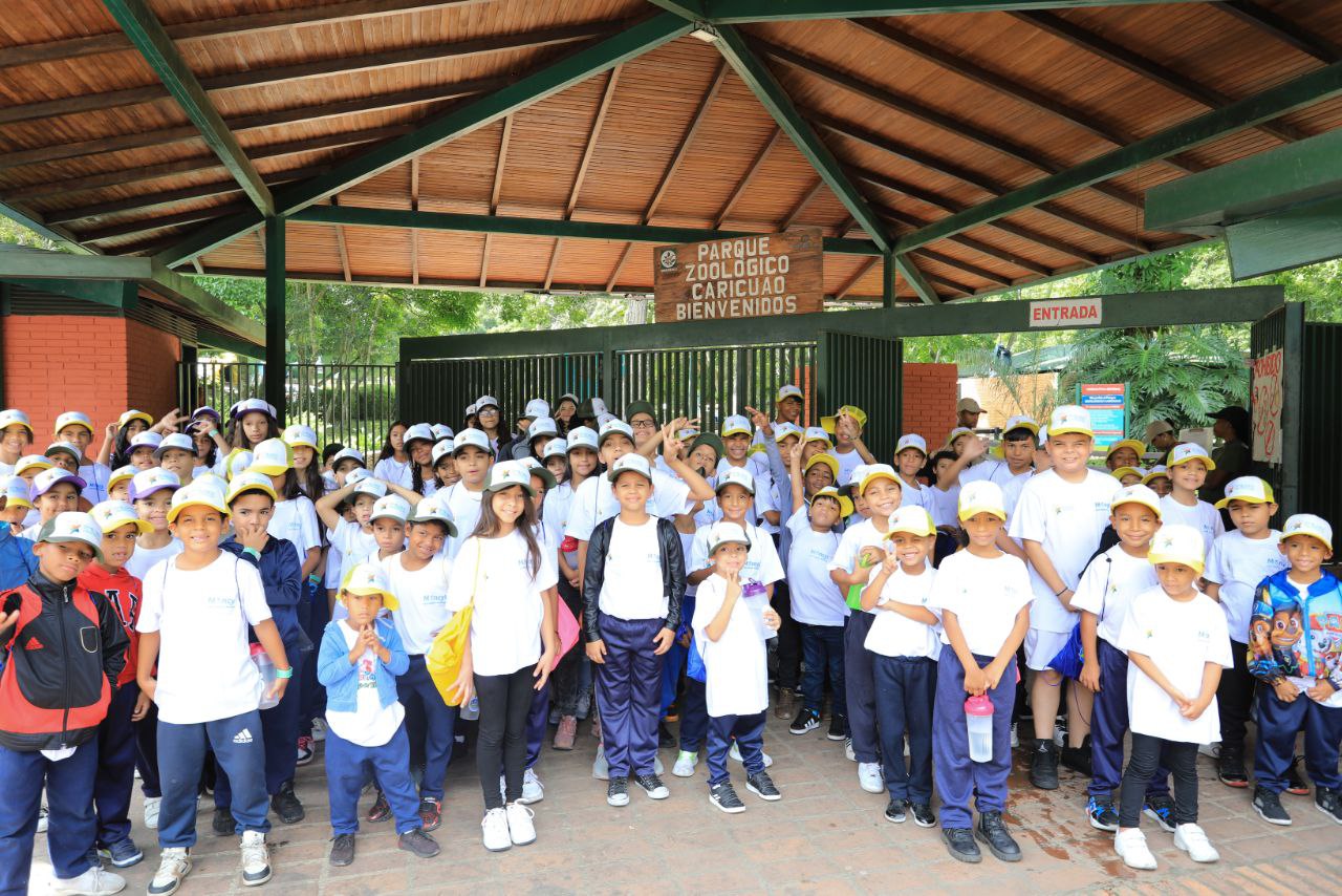Niños y niñas de La Pastora descubren el mundo animal en «Vacaciones Científicas y Tecnológicas»