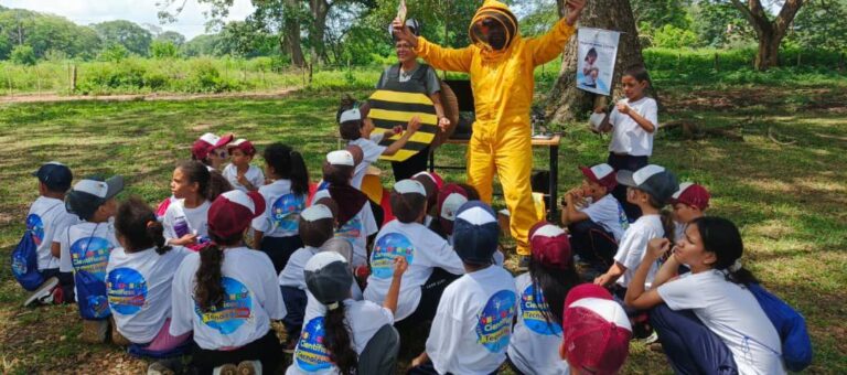 Centro de recría “José Laurencio Silva” socializa experiencias productivas con semilleros científicos de Cojedes