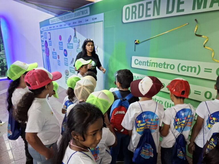 Más de un centenar de niños y niñas de distintas comunidades visitó galería en honor al Dr. Humberto Fernández-Morán en sede del Mincyt