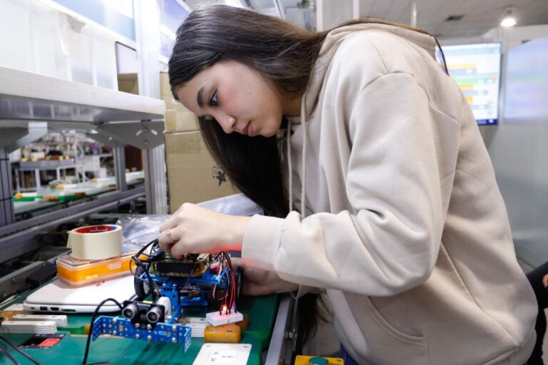 Concluye con éxito formación especializada en robótica educativa dirigida a Semilleros Científicos