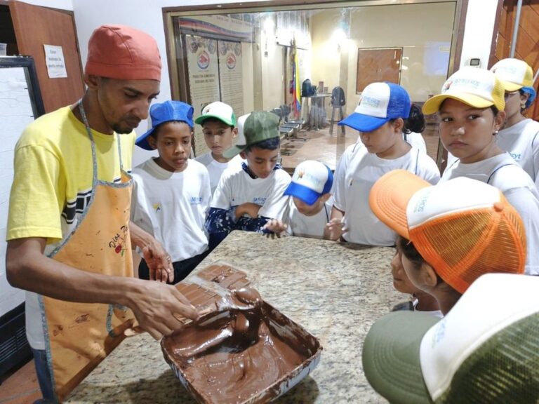 Jornada cargada de ciencia, chocolate y producción deleitó a niños y niñas en Aragua