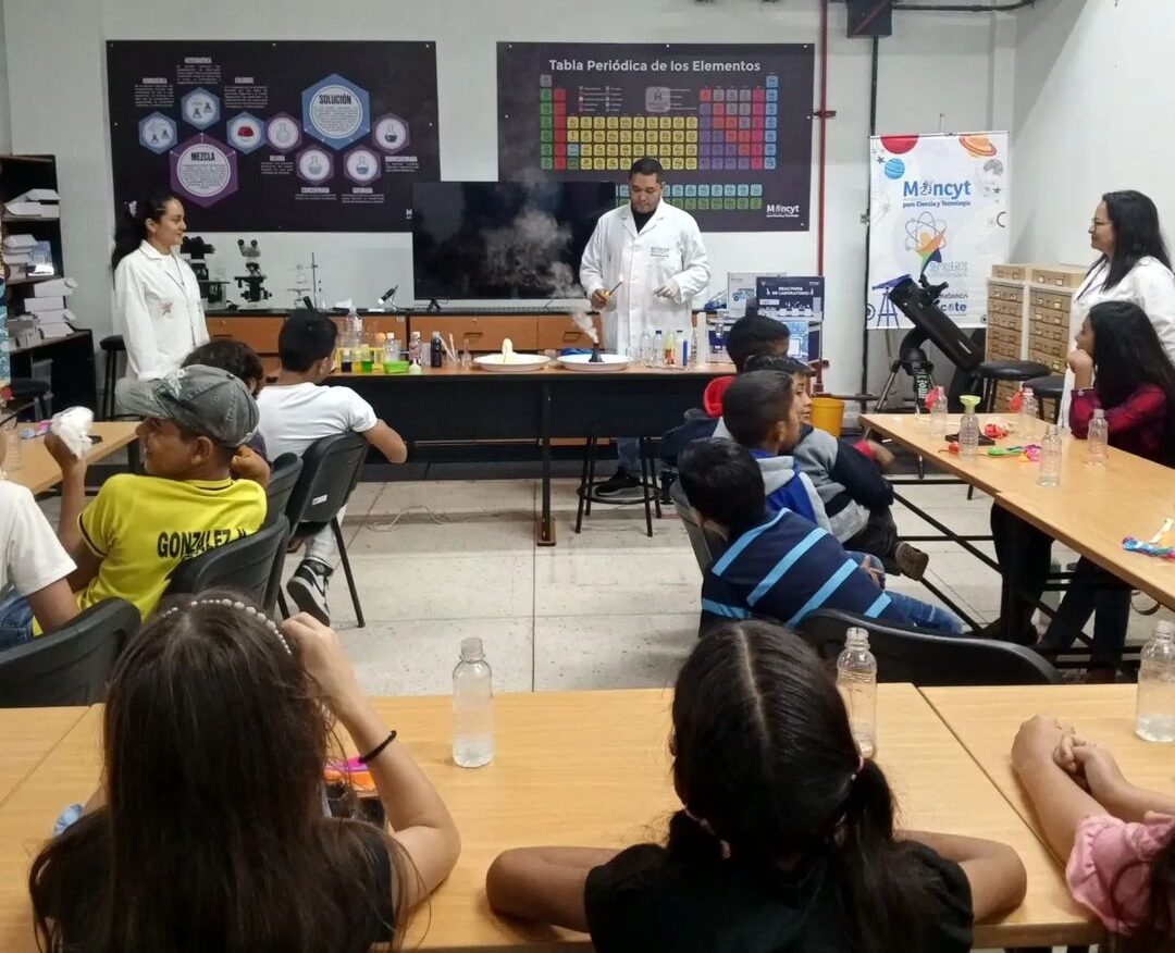 Jornadas de formación en química divertida y robótica educativa se expanden en Zulia