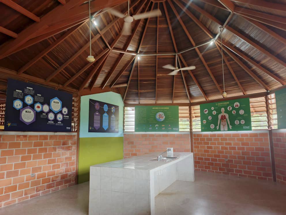 Gobierno Bolivariano instala laboratorio de ciencias en la U.E Padre Manyanet de Amazonas