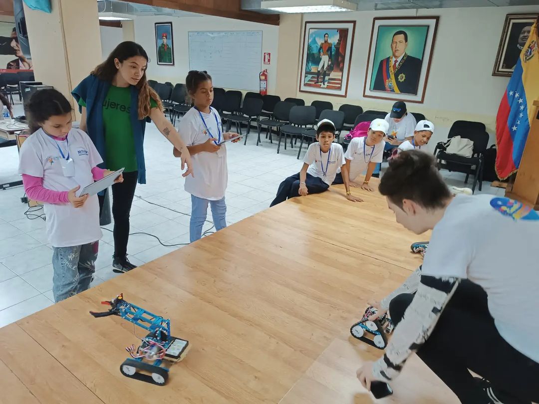 Robótica educativa cautiva a semilleros científicos de Carabobo