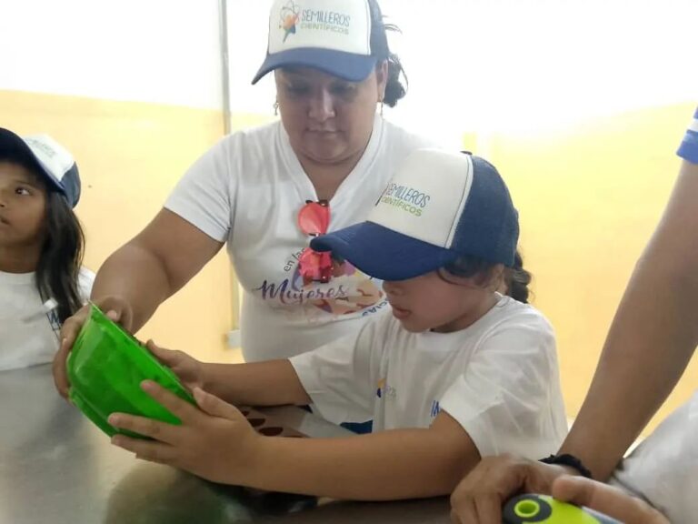 Escuela de Chocolatería Chejerü recibió a los semilleros científicos de Amazonas