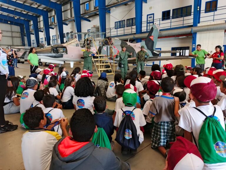 Especialistas en aeronáutica y robótica educativa capacitan a semilleros científicos de Zulia y Aragua