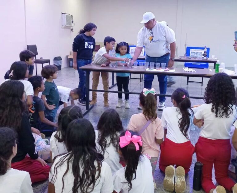 Semilleros científicos de Portuguesa experimentaron con la «Química Divertida»