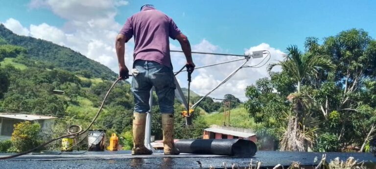Avanzan trabajos de recuperación de Infocentros en Miranda