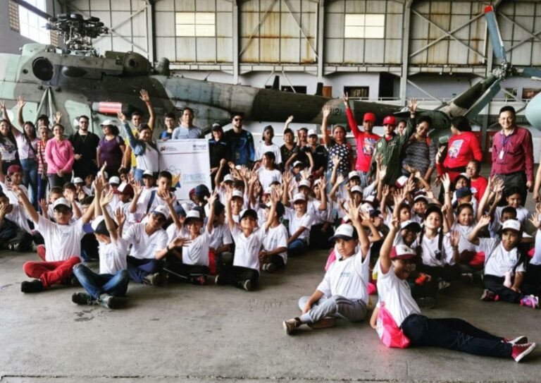 Semilleros Científicos del estado Bolívar visitan Base Aérea «Tcnel Teófilo Luis Méndez»
