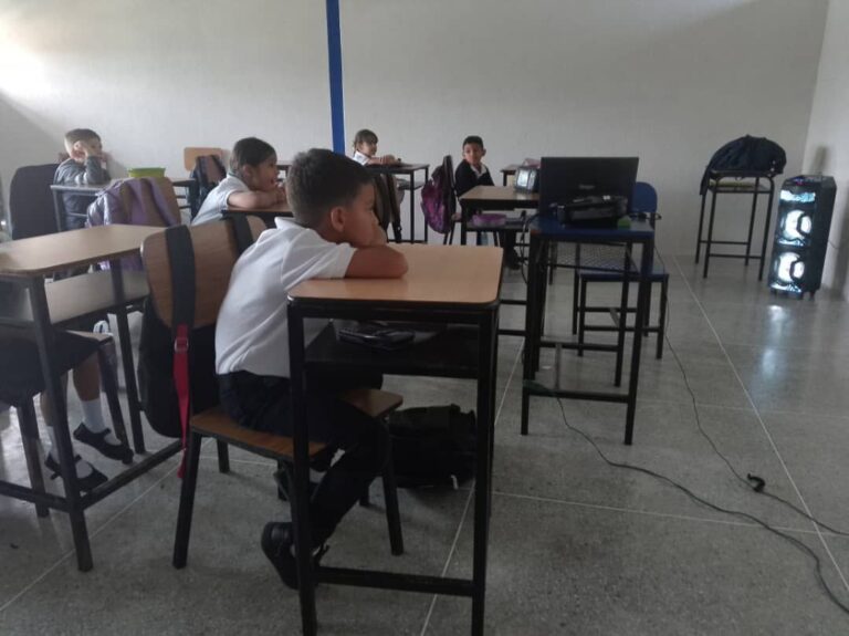 En Barinas aprenden de robótica, astronomía y química de manera didáctica y creativa