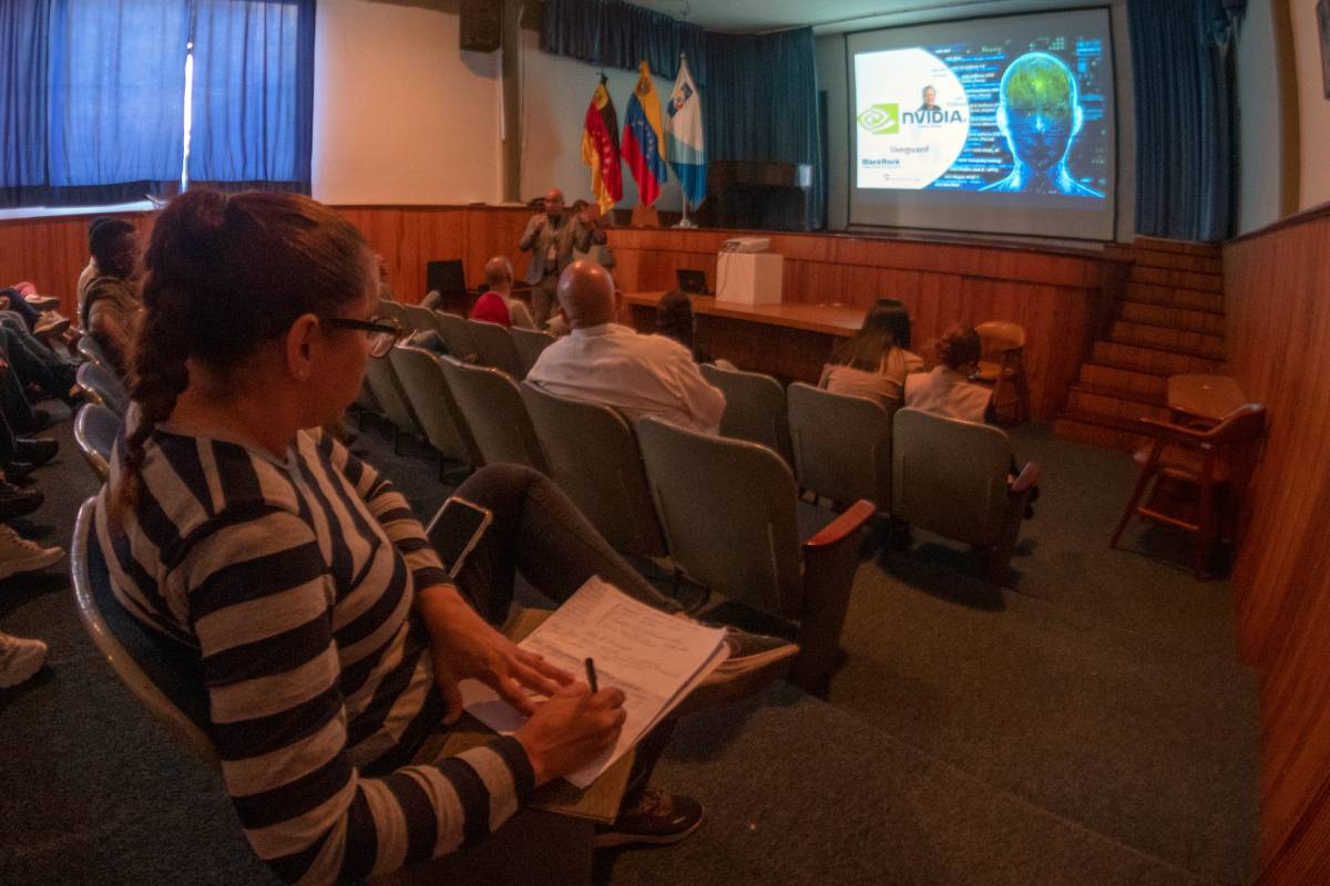 Oportunidades y amenazas de la Inteligencia Artificial fueron debatidas en conferencia en el IVIC