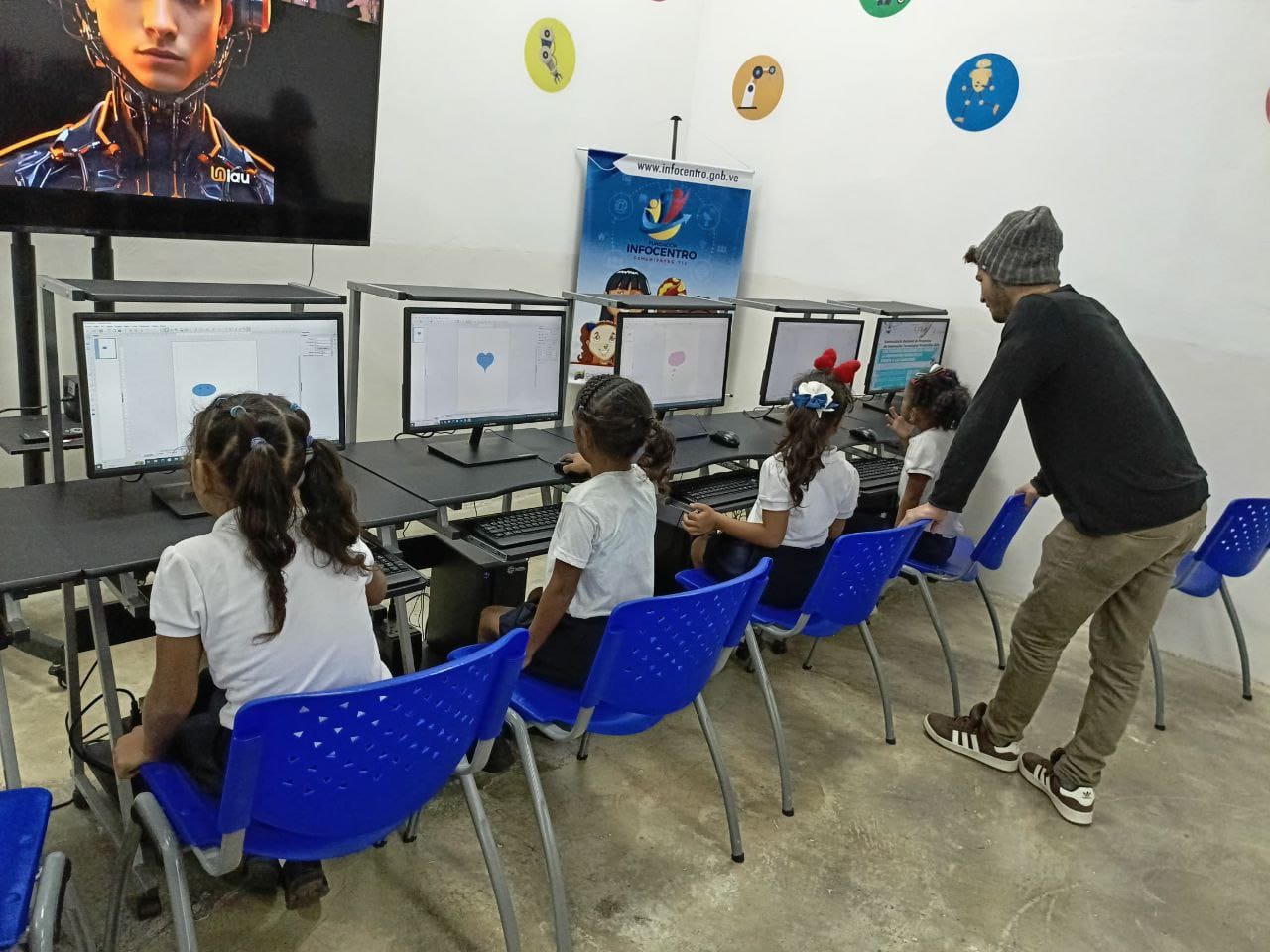 La Guaira | Facilitadores de Infocentro imparten taller sobre edición gráfica y juegos educativos
