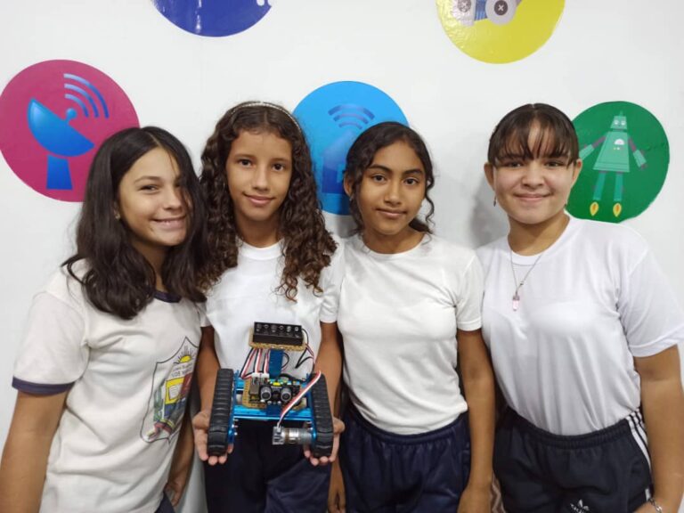 Falcón | Taller innovador de robótica en la U.E.N. “Los Médanos” fomenta habilidades científicas