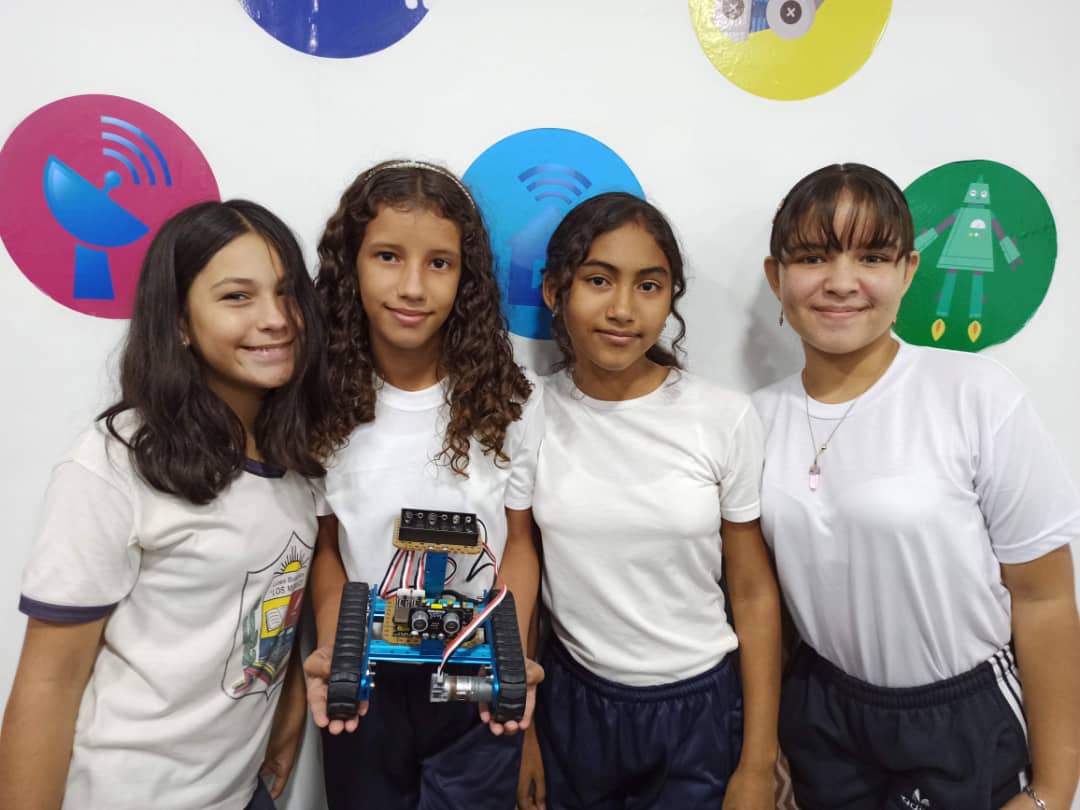 Falcón | Taller innovador de robótica en la U.E.N. “Los Médanos” fomenta habilidades científicas