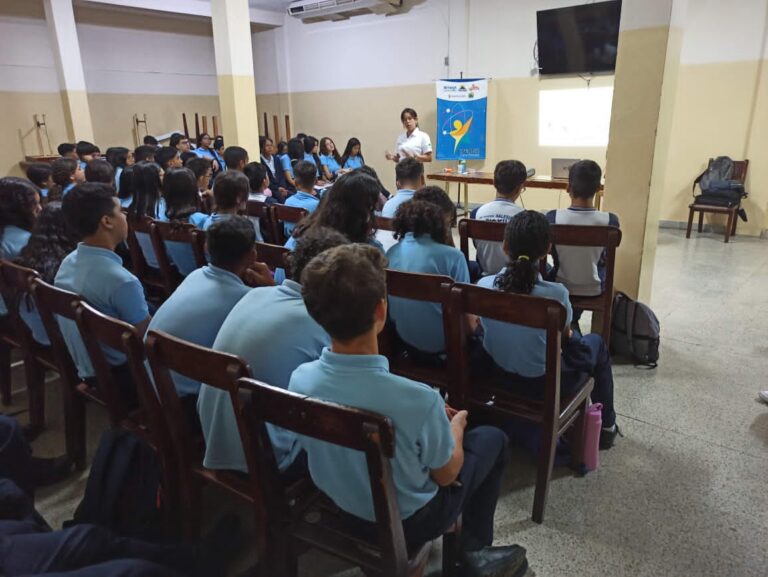 Programa Nacional Semilleros Científicos refuerza educación de jóvenes falconianos