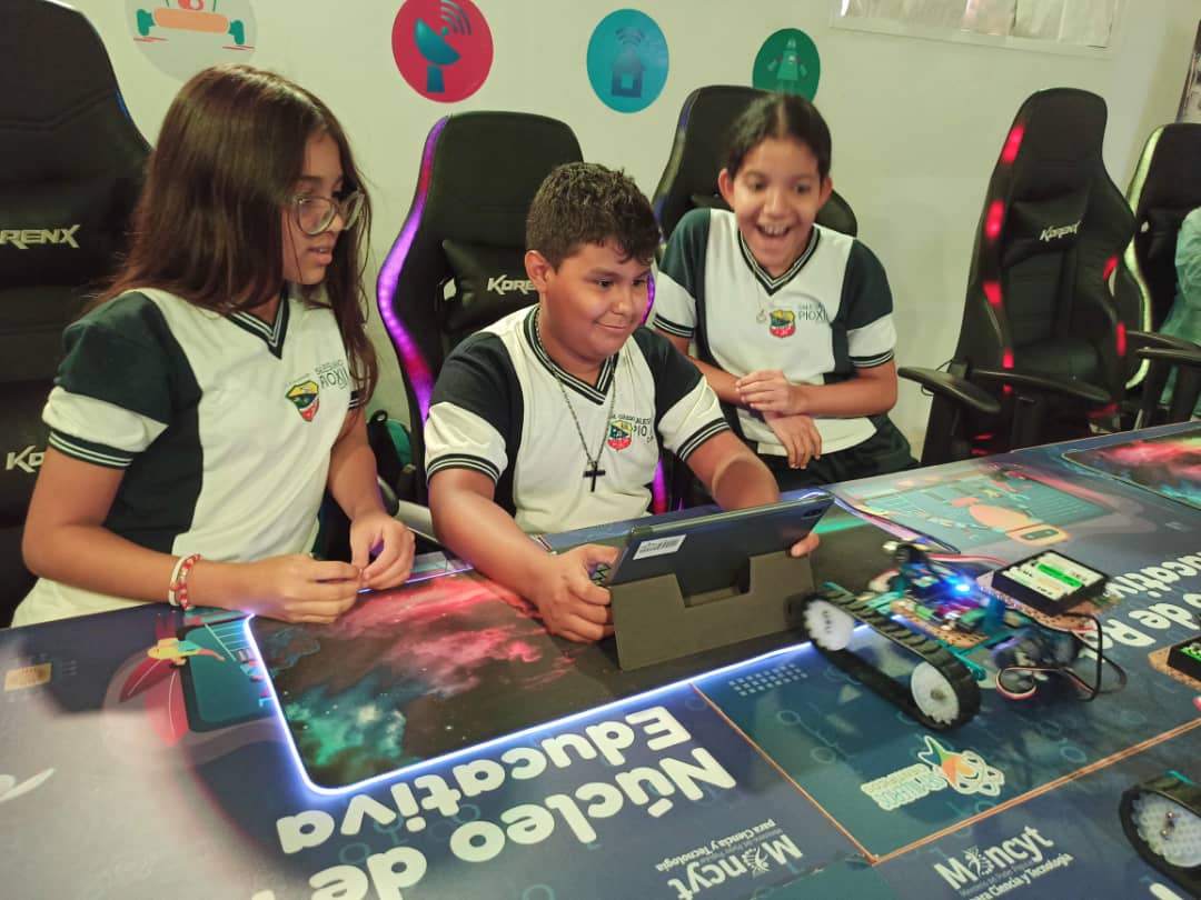 Estudiantes de Falcón reciben taller de introducción a la robótica