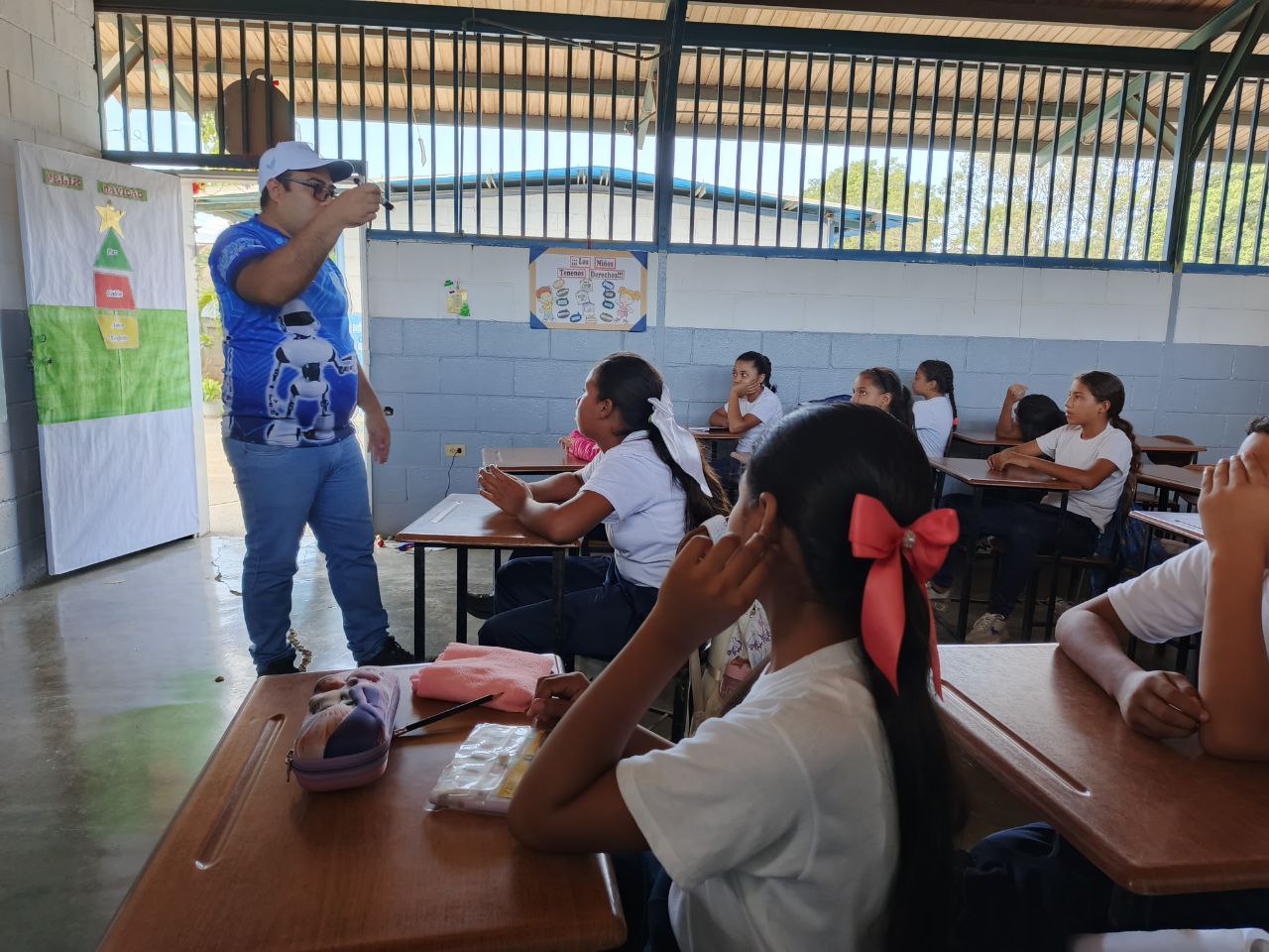 Promueven formación en robótica para niños y niñas en la Escuela 12 de octubre en Lara