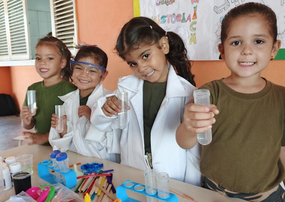 Más de 200 niños y niñas participan en jornada “Química Divertida” en el estado Portuguesa