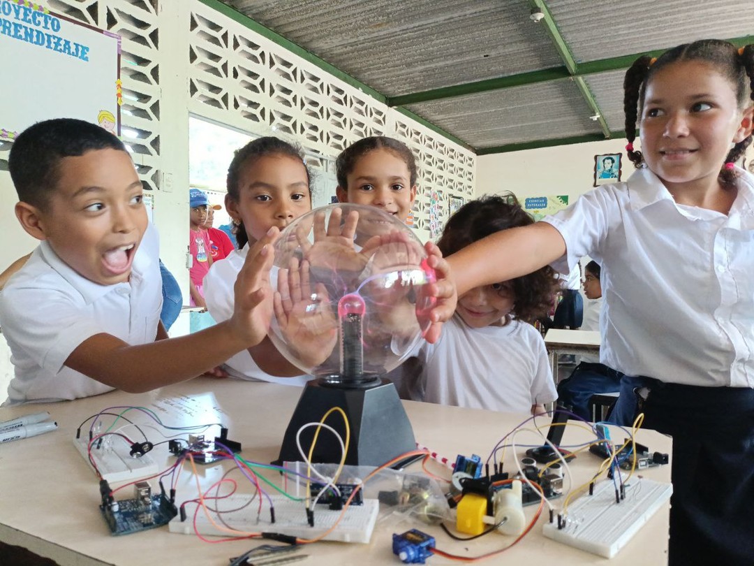 Más de 200 niños y niñas de Sucre disfrutaron experiencia científica
