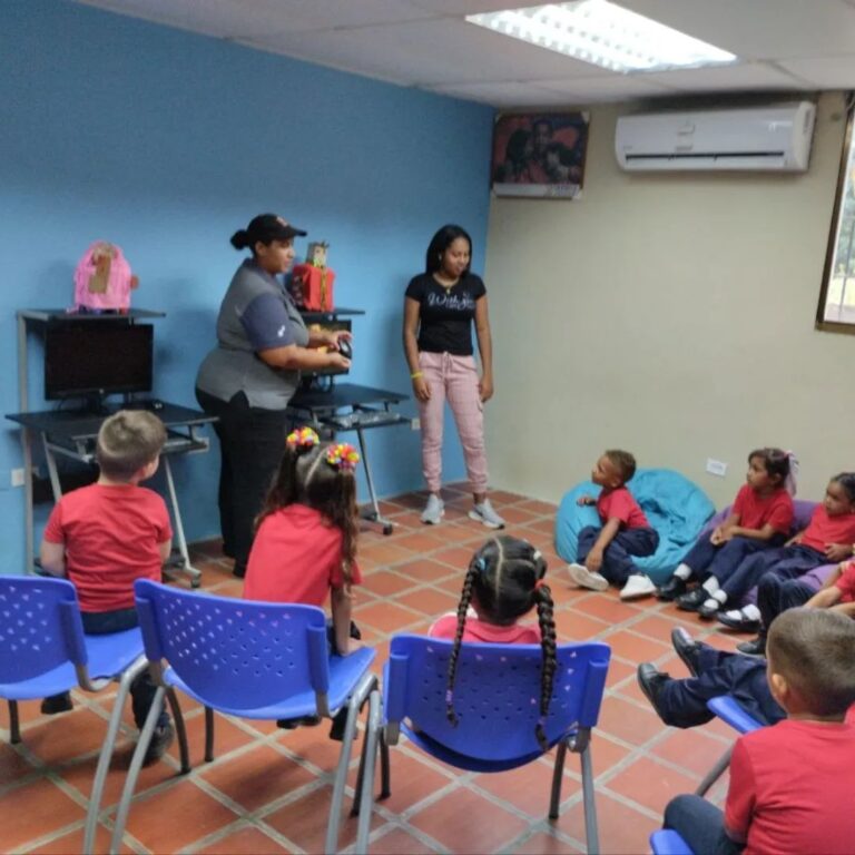 Infocentro realiza jornada de aprendizaje creativo con niños y jóvenes de La Guaira